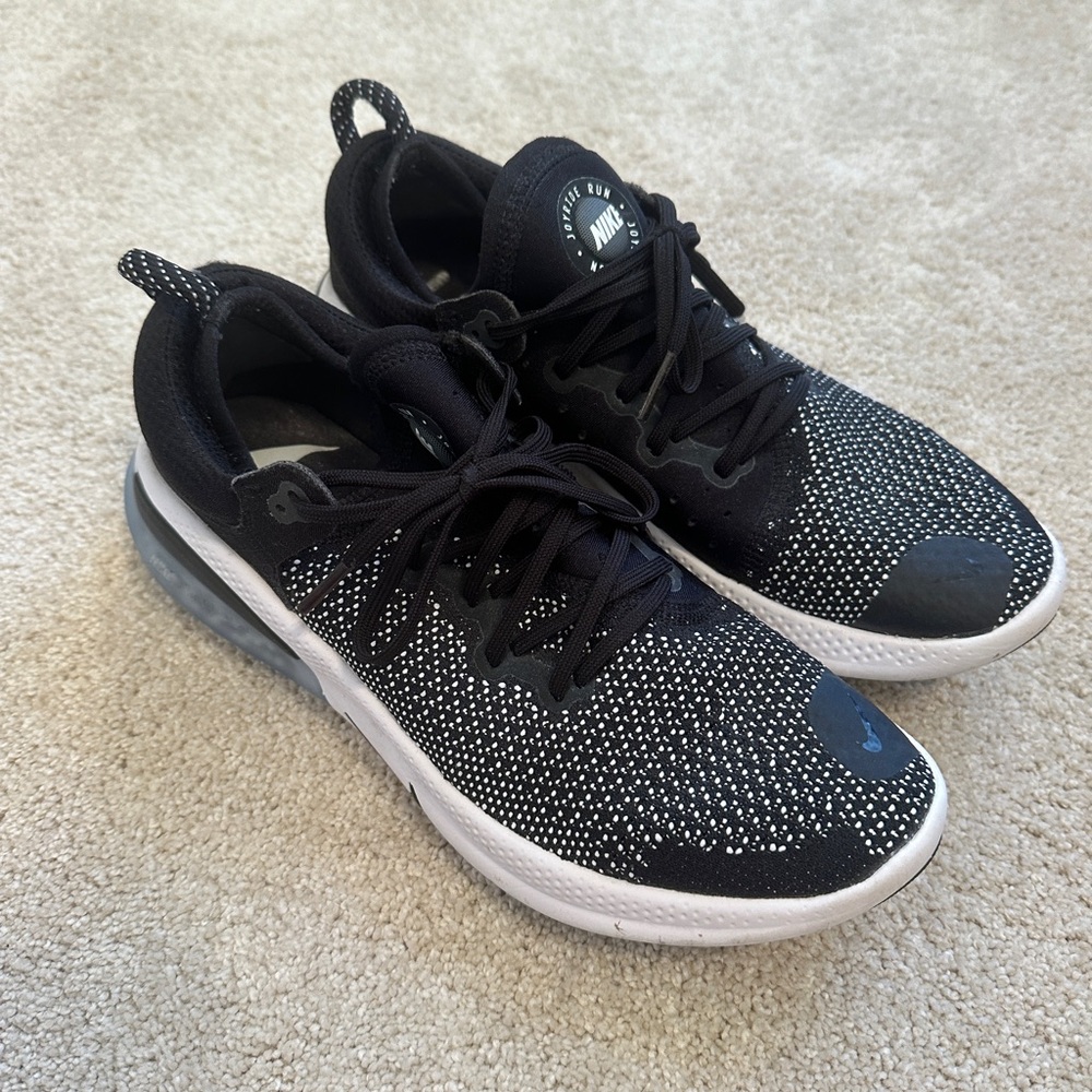 Nike Women’s Joyride Run Flyknit Size 9.5